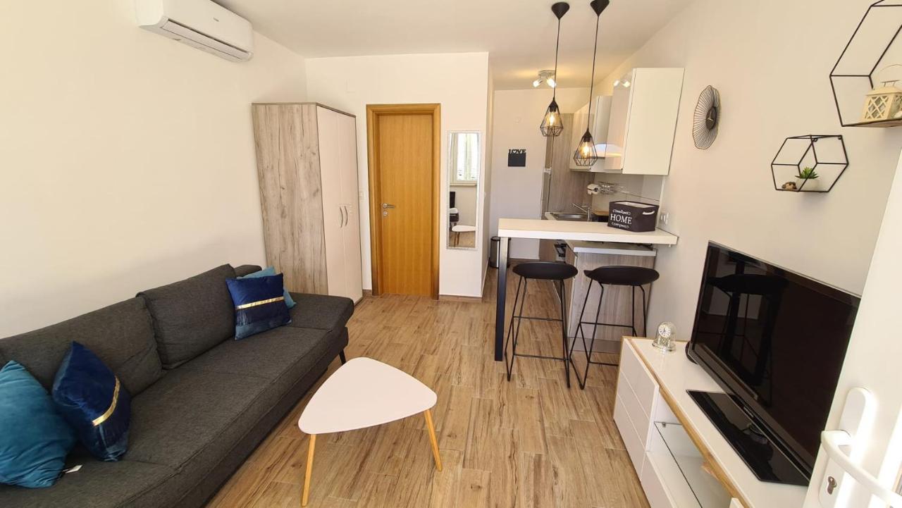 Studio Apartman Kiara Bol Exterior foto