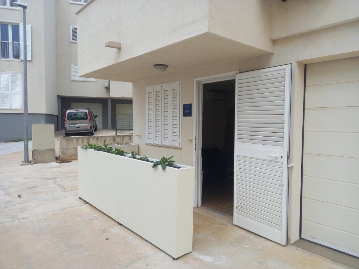 Studio Apartman Kiara Bol Exterior foto